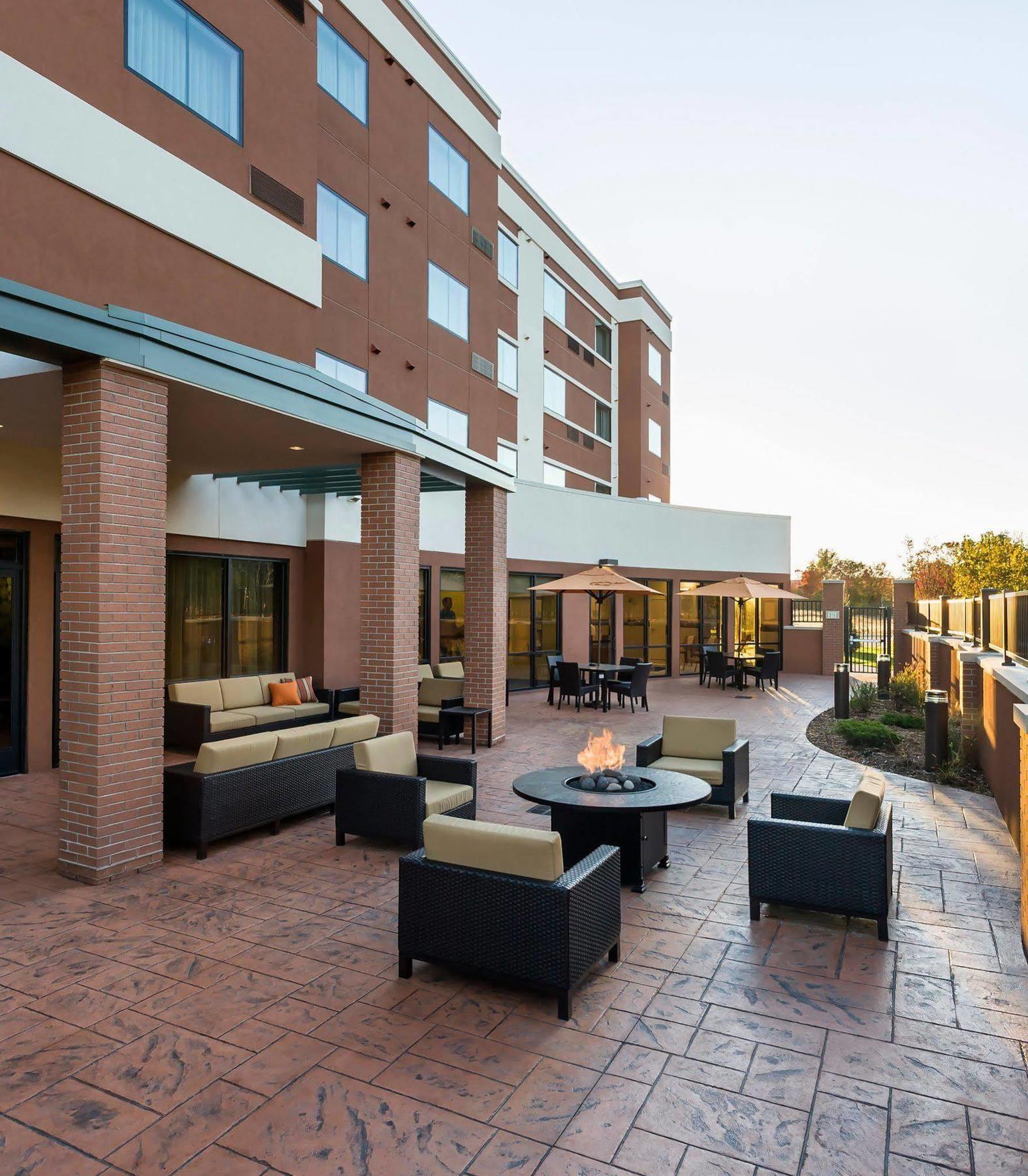 Courtyard By Marriott Kalamazoo Portage Buitenkant foto